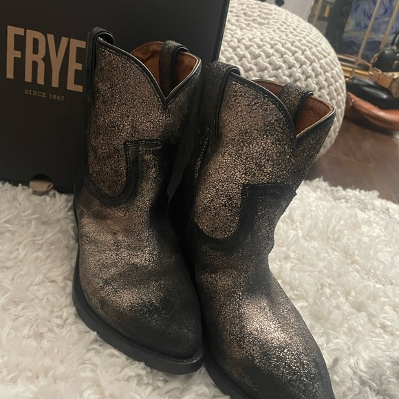 Frye short Billy Boot. Black with gold specks. - Picture 3 of 8